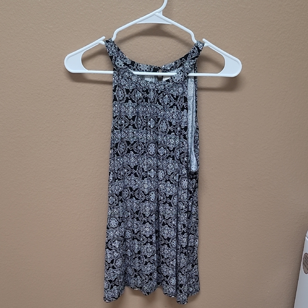 LOFT Patterned Tank Top 🖤🤍